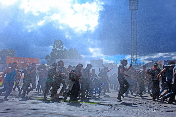 Mosh bajo el agua Quitofest QF cuenca 2014 Radio COCOA